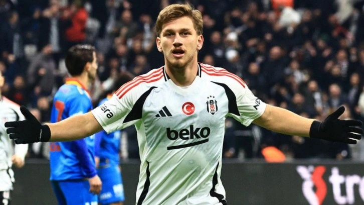 100 puan alıp şampiyon olan takımdan Beşiktaş'ın yıldızına kanca