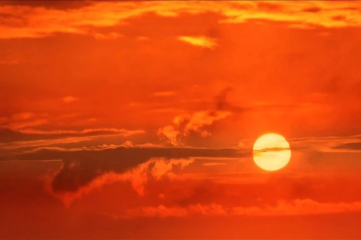  2025'te k&uuml;resel sıcaklıklar rekor seviyelere ulaştı, bir&ccedil;ok b&ouml;lgede kuraklık yaşanmaya başladı