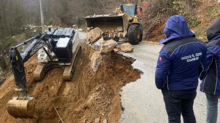 3 g&uuml;n arayla iki heyelan: Yol kapandı!