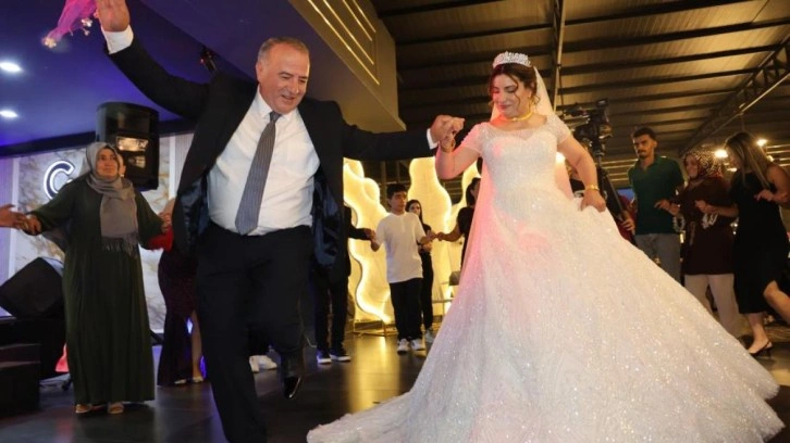 34 yıl sonra karşılaştılar, görüşme düğünle sonuçlandı