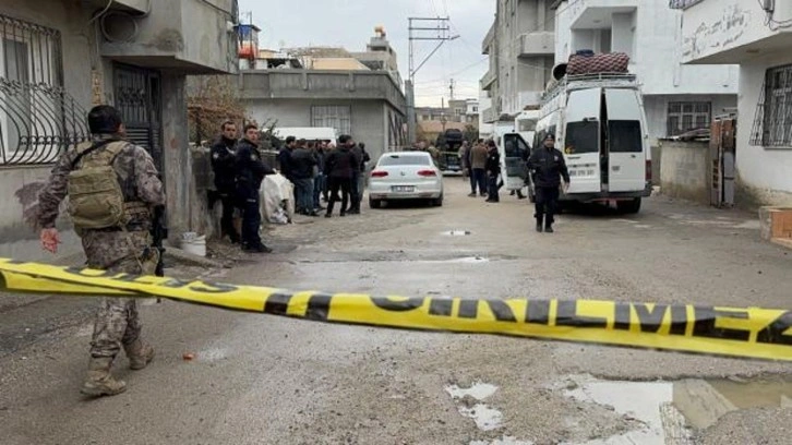 Adana'da sokak ortasında silahlı kavga: 1 &ouml;l&uuml;, 5 yaralı