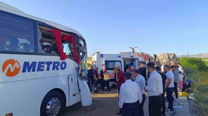 Afyonkarahisar'da zincirleme kaza: 24 yaralı
