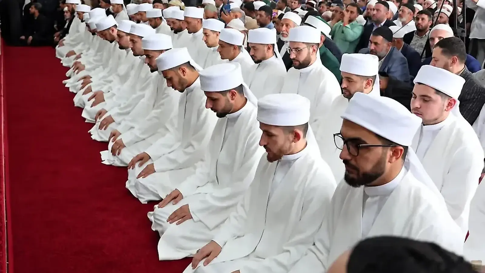 65 Talebe İcazet ve Hafızlık Belgesi Aldı