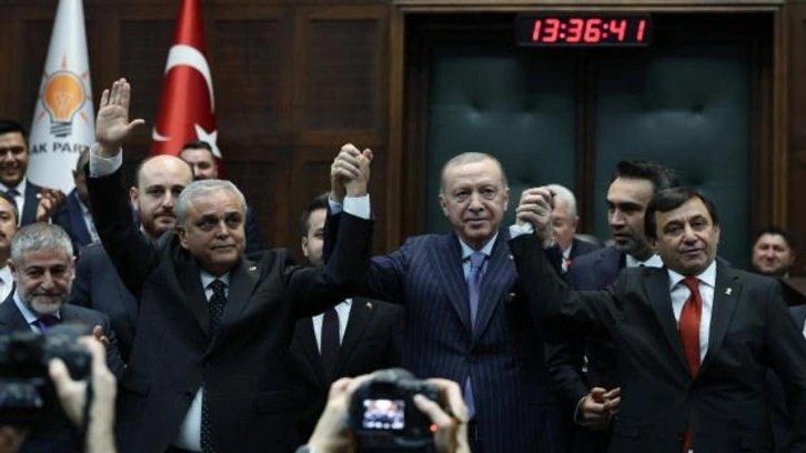 AK Parti&rsquo;ye &lsquo;vekil transferi devam edecek!' Erken se&ccedil;im i&ccedil;in tarih verdi