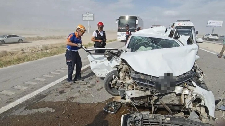 Aksaray'da kum fırtınası: 5 araç çarpıştı: 8 yaralı