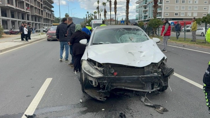 Ak&uuml;l&uuml; motosiklete otomobil &ccedil;arptı: 1 &ouml;l&uuml;!