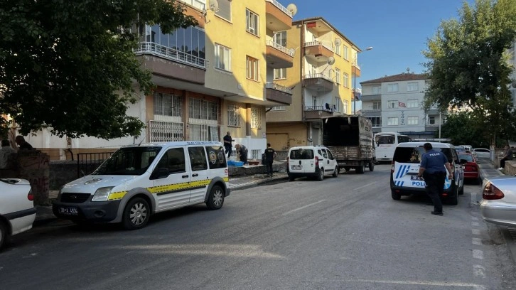 Alkollü 2 arkadaş birbirini bıçakladı