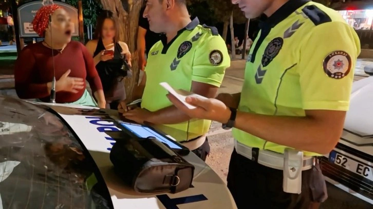 Alkollü kadın sürücü, kendini uyaran sürücüyü 'maganda' diye polise şikayet etti