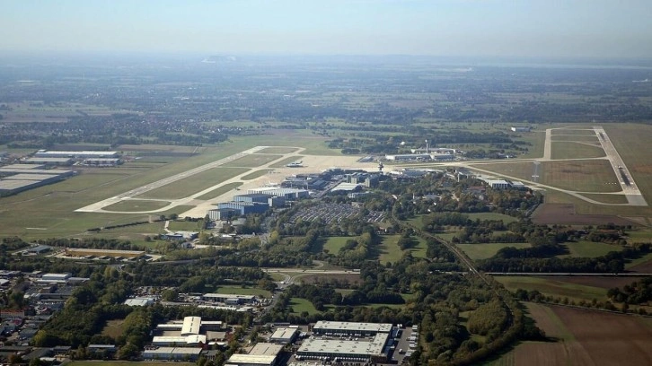 Almanya'da alarm verildi! &Ccedil;ok sayıda dron &uuml;lkeye girdi! U&ccedil;uşlar durduruldu