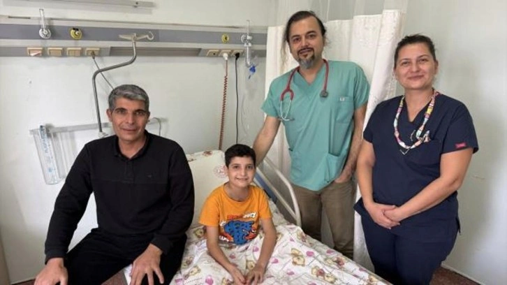 Ameliyat &ouml;ncesi kalbi duran 11 yaşındaki Azat hayata d&ouml;nd&uuml;r&uuml;ld&uuml;