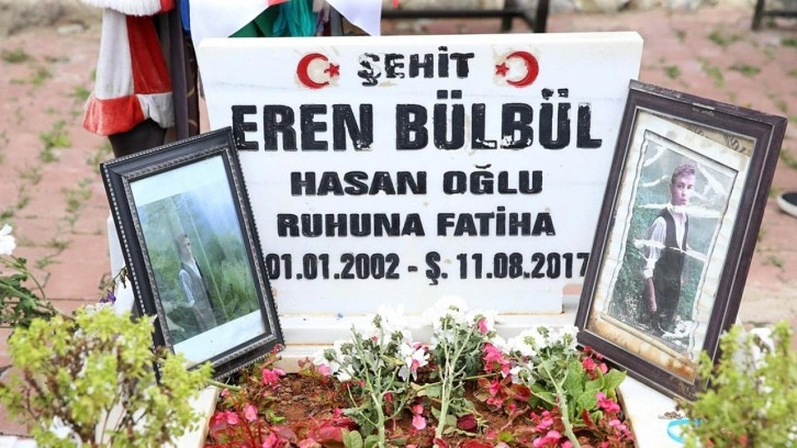 Ampute Futbol Milli Takımı kupayı Şehit Eren Bülbül ve annesine ithaf etti