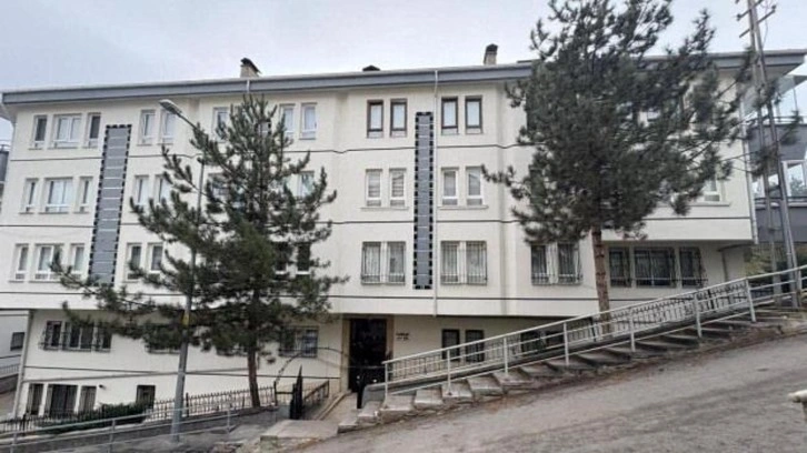 Ankara&rsquo;da kolonlarında hasar tespit edilen bina tahliye edildi