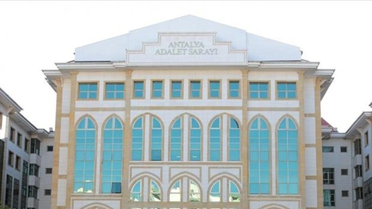 Antalya B&uuml;y&uuml;kşehir Belediyesine operasyon: 5 ş&uuml;pheli tutuklandı