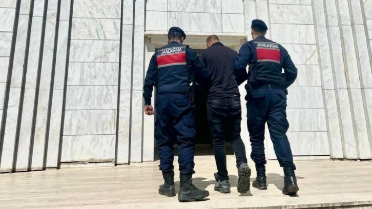 Aranan şahıs jandarmadan kaçamadı