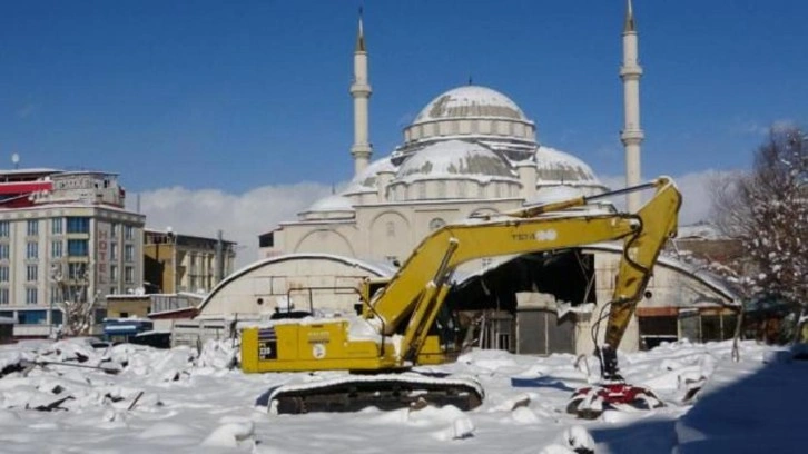 Atıl durumdaydı! Mısır &Ccedil;arşısı'nda yıkım başladı