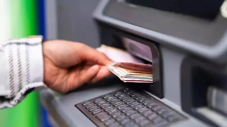 ATM'de parası sıkışanlar dikkat! Sakın bunu yapmayın, anında çalıyorlar