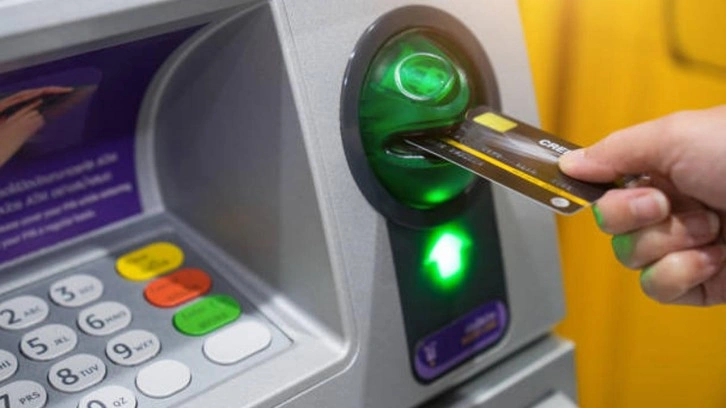 ATM'ye kartı yerleştirmeden önce o tuşa basın! 1 saniyede güvence altına alın