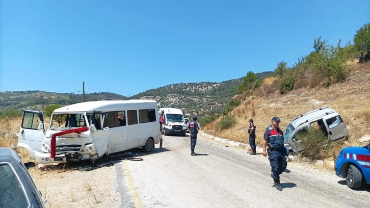 Aydın'da can pazarı! İşçi minibüsü ile hafif ticari araç çarpıştı