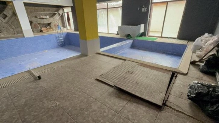 Babasını &ouml;ld&uuml;r&uuml;p havuzun deposuna g&ouml;mm&uuml;şt&uuml;! Korkun&ccedil; cinayetin detayları ortaya &ccedil;ıktı