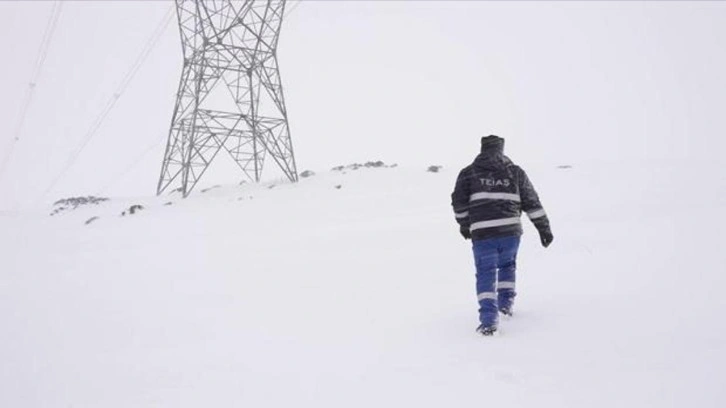 Bakan Bayraktar: Ekipler 7 g&uuml;n 24 saat sahada!
