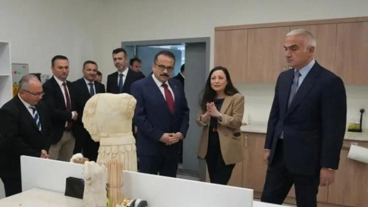 Bakan Ersoy a&ccedil;ıkladı! T&uuml;rkiye'ye iade edilen toplam eser sayısı