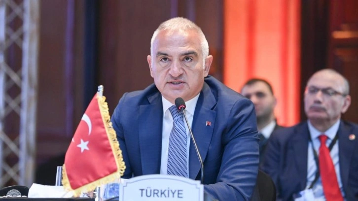 Bakan Ersoy'dan Kahire'de 'turizm' mesajı