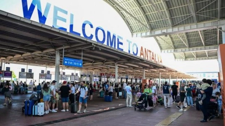 Bakan Ersoy resmen a&ccedil;ıkladı! Antalya'dan yeni rekor geldi!