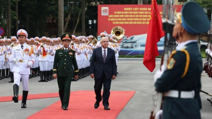 Bakan Güler, Vietnam'da!