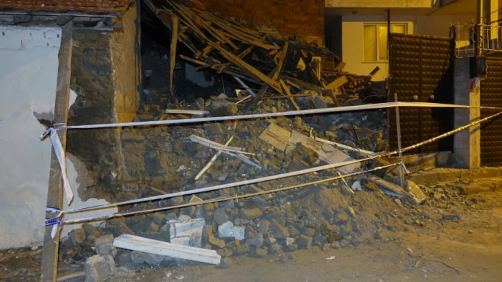 Balıkesir'de metruk bina çöktü