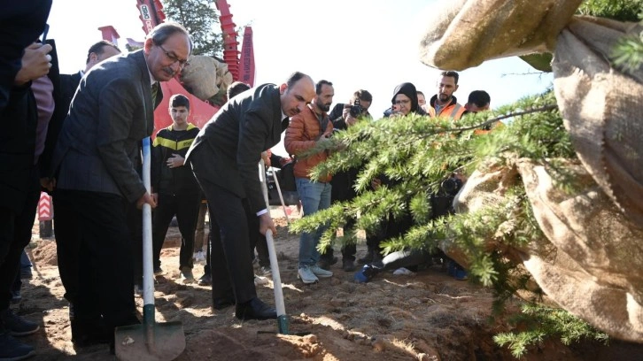 Başkan Altay “Geleceğe Nefes Konya’ya Hayat” programında öğrencilerle fidan dikti