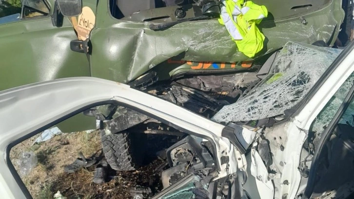 Bayburt'ta trafik kazası: 2 ölü, 6 yaralı