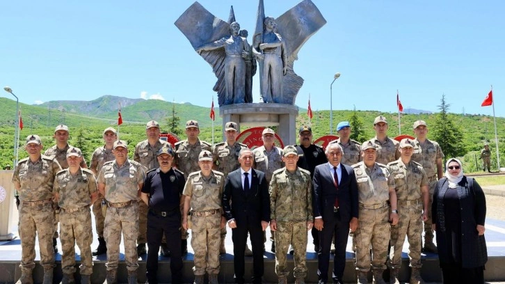 Bingöl'de 33 şehit asker anıldı