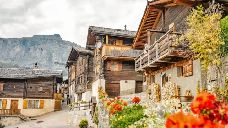 Bu k&ouml;ye taşınanlara &ccedil;ılgın teşvik: Her yetişkin i&ccedil;in 25 bin, her &ccedil;ocuk i&ccedil;in 12 bin dolar!