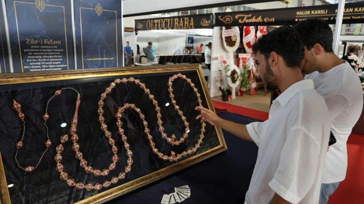 Bu tesbihe değer biçilemiyor! Kur'an-ı Kerim sayfalarını tek tek nakşettiler