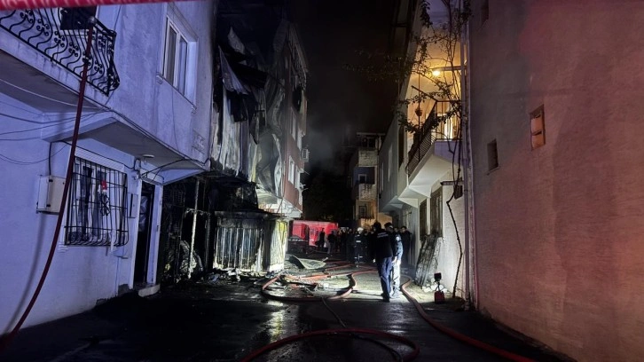 Bursa'da çıkan yangında şehit babasının evi alevlere teslim oldu