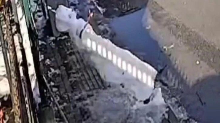 Bursa'da g&uuml;neşi g&ouml;ren kardan adamın hazin sonu