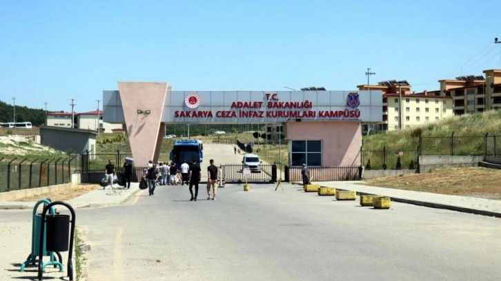 Cezaevinde 2 mahkum yaşamına son verdi