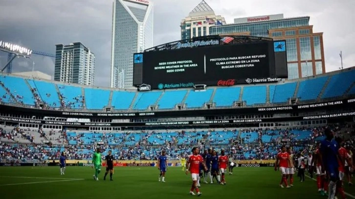 Chelsea - Benfica maçı durduruldu