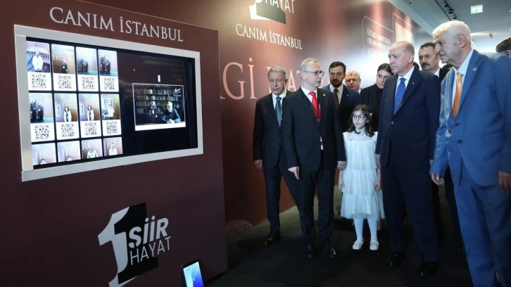 Cumhurbaşkanı Erdoğan, "Bir Şiir Bir Hayat Canım İstanbul" sergisini gezdi