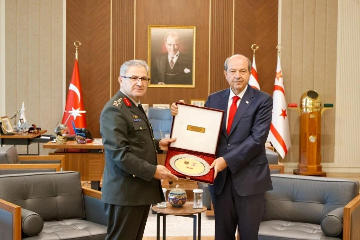  Cumhurbaşkanı Tatar, TC Kara Kuvvetleri Komutanı Tokel’i kabul etti