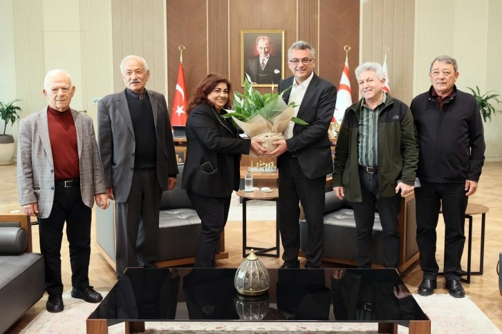 Cumhurbaşkanı Tufan Erh&uuml;rman, Barış Derneği heyetini kabul etti