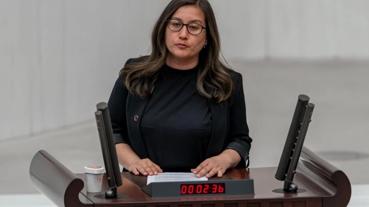 DEM Partili vekil kürsüde Kürtçe bela okudu: Meclis karıştı