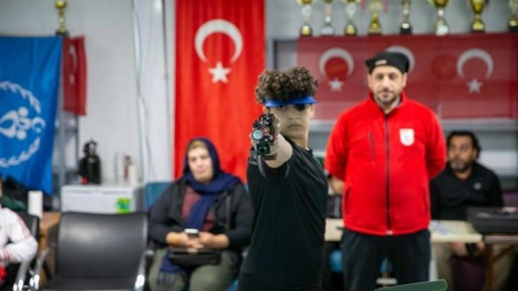 Depremde anne ve babasını kaybetmişti: 15 yaşında milli takıma se&ccedil;ildi