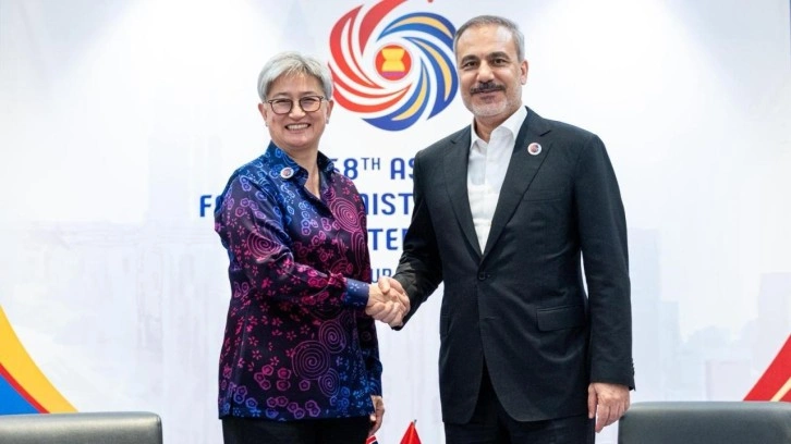 Dışişleri Bakanı Fidan, Avustralyalı mevkidaşı Wong ile Malezya'da görüştü