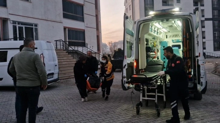 Diyarbakır&rsquo;da kadın, evinde &ccedil;&ouml;p poşeti i&ccedil;inde &ouml;l&uuml; bulundu