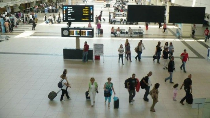 D&uuml;n kaybolan kadın havalimanında bulundu