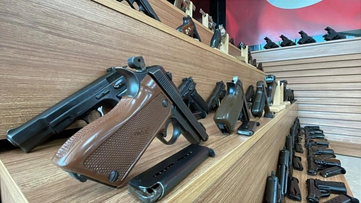 Durdurulan otomobilden çıktı! Tam 65 adet!