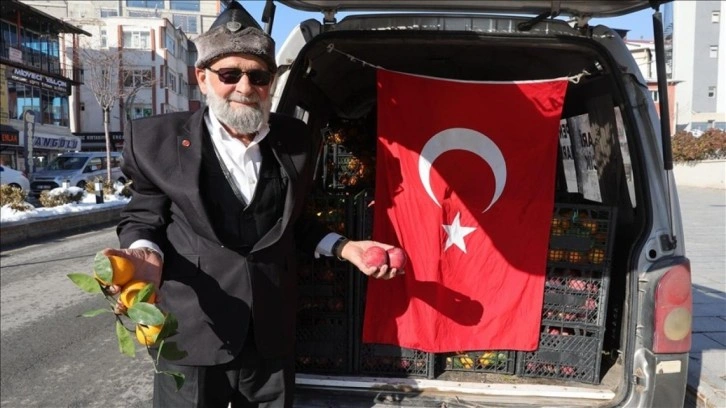 'Elmacı Dede' karlı dağları aştı! 38 saatlik yolculukla Hakkari'ye ulaştı