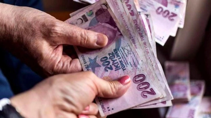 Emeklileri sevindiren gelişme: En d&uuml;ş&uuml;k emekli aylığını artıran teklif kabul edildi