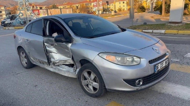 Erzincan'da feci kaza: 2'si çocuk 4 yaralı!